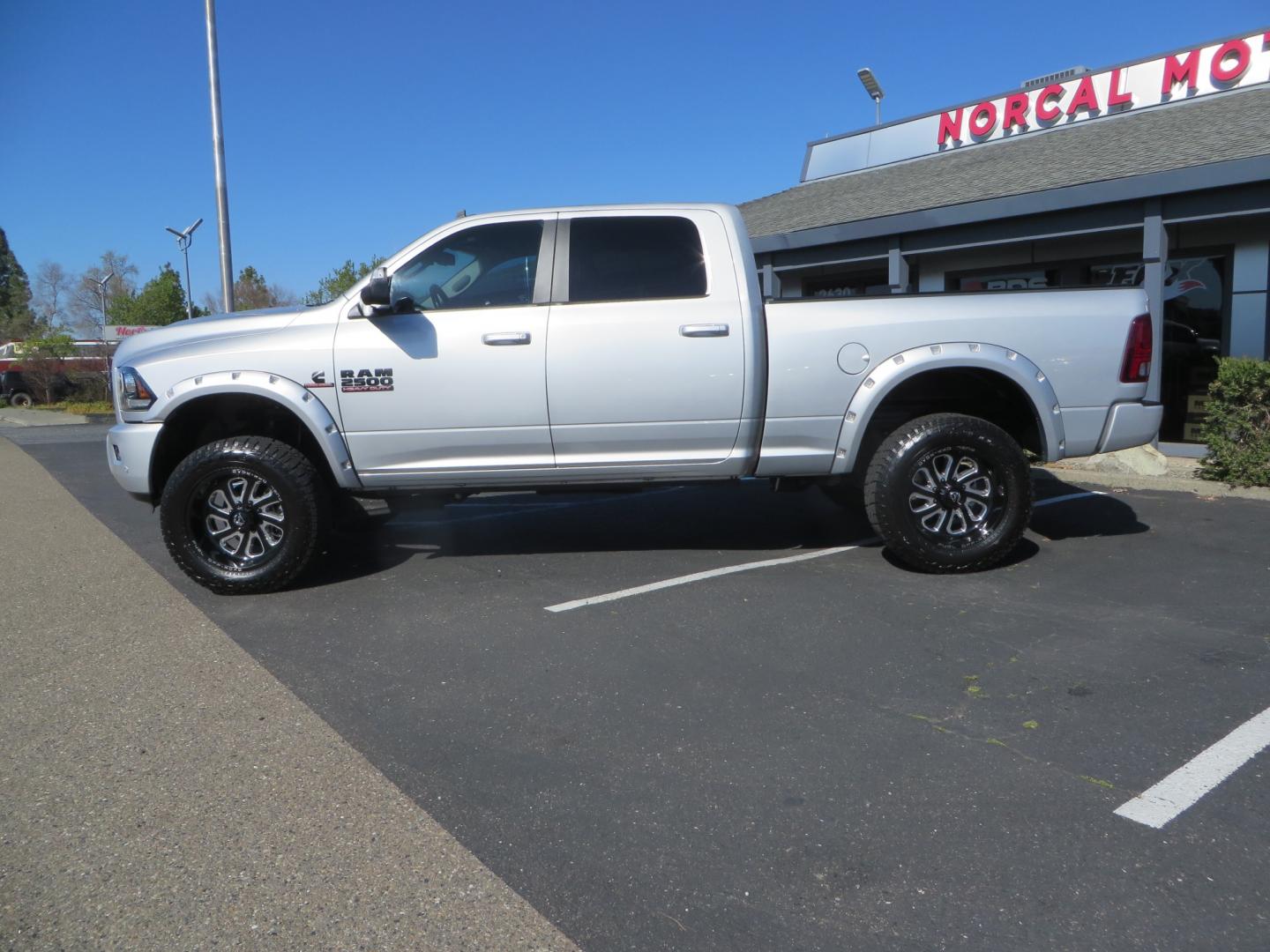 2016 SILVER /BLACK RAM 2500 Laramie Crew Cab SWB 4WD (3C6UR5FL3GG) with an 6.7L L6 OHV 24V TURBO DIESEL engine, 6A transmission, located at 2630 Grass Valley Highway, Auburn, CA, 95603, (530) 508-5100, 38.937893, -121.095482 - Leveled Ram sitting on Fuel Offroad wheels, Falken Wildpeak AT tires, Amp Power steps, Rolling Bed cover, Color matched fender flares, and window tint. - Photo#7